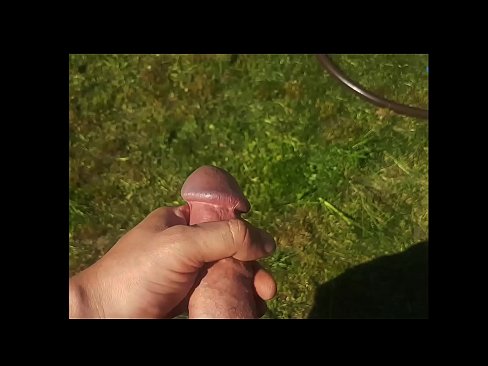 ❤️ Keçika germ di bexçeyek havînê de pisîka xwe ya pembe diqelişe û bi şuştinê dixe. ❤️❌ Vîdyoyê seksî li me ku.porn-mz-com.ru ❌️❤