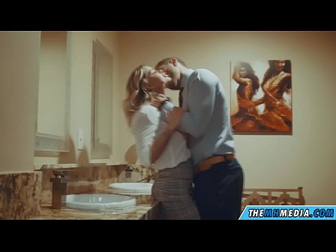 ❤️ Gava ku blondeyek busty we di nav hewşek gelemperî de dixapîne ❤️❌ Vîdyoyê seksî li me ku.porn-mz-com.ru ❌️❤